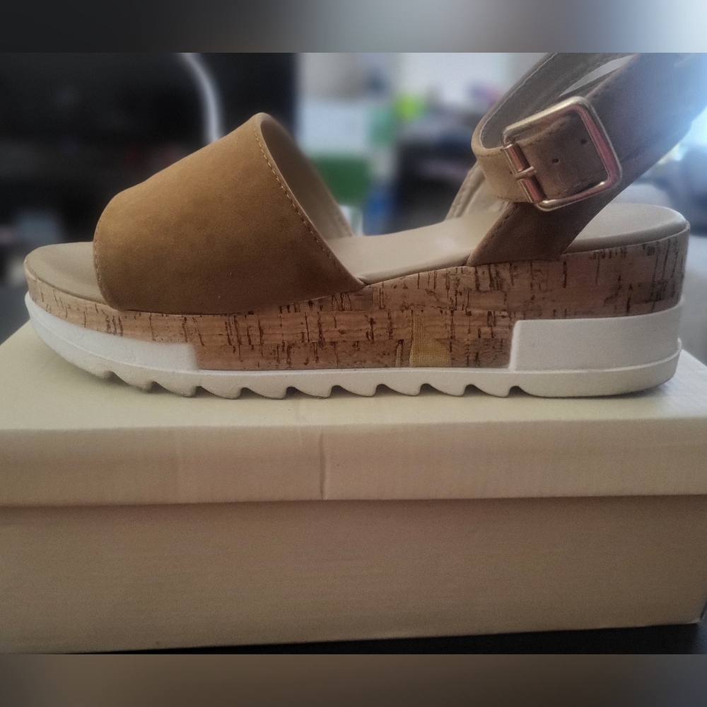 Women's Tan Platform Sandals - Picture 3 of 3